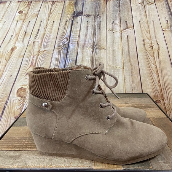 Taupe lace up justice booties size 8 - Picture 2 of 10